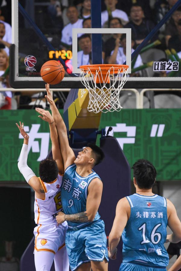 CBA常规赛 | 南京头排苏酒不敌深圳马可波罗