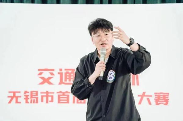 喜剧人大赛爆梗不断，让观众沉浸欢笑！