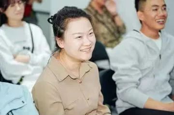 喜剧人大赛爆梗不断，让观众沉浸欢笑！