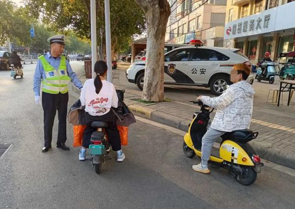 漯河交警持续整治非机动车不文明交通违法行为