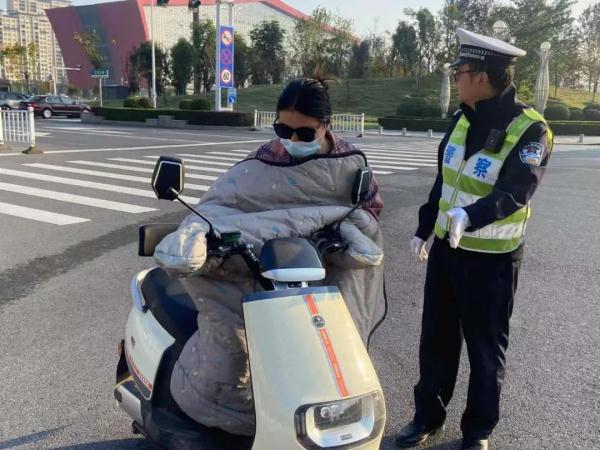 漯河交警持续整治非机动车不文明交通违法行为