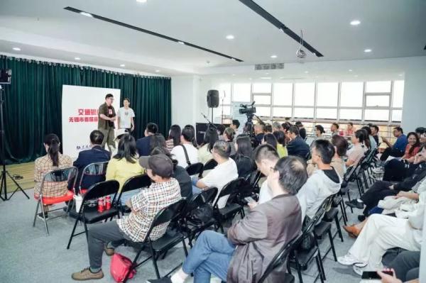 喜剧人大赛爆梗不断，让观众沉浸欢笑！