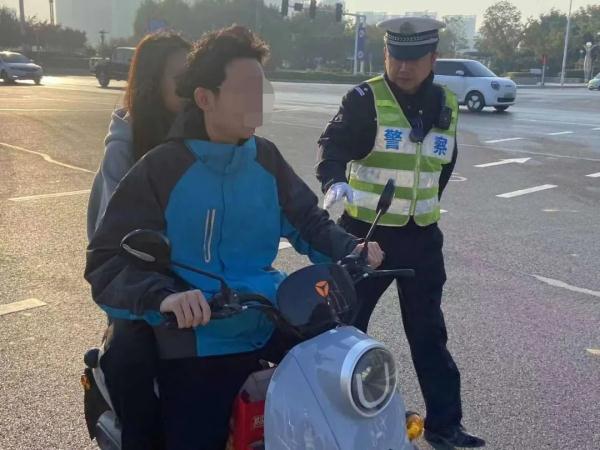 漯河交警持续整治非机动车不文明交通违法行为