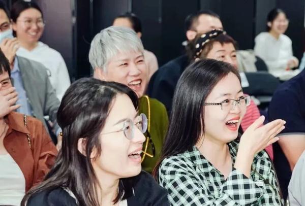 喜剧人大赛爆梗不断，让观众沉浸欢笑！