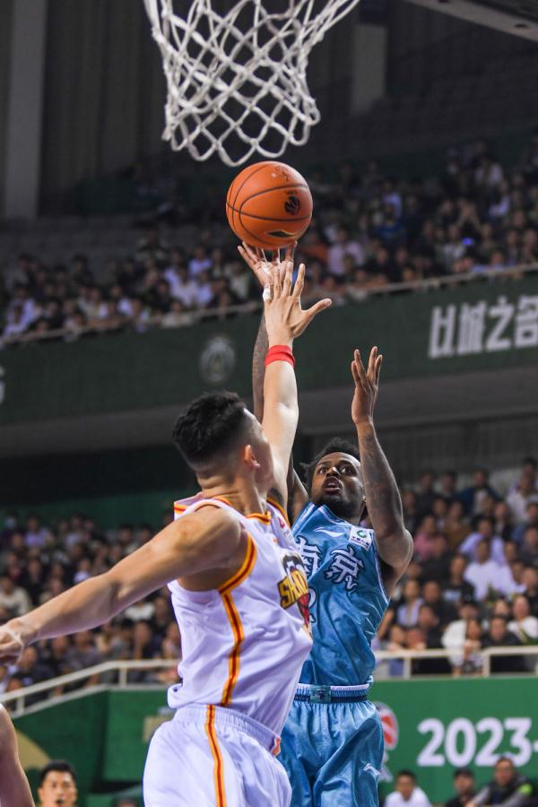 CBA常规赛 | 南京头排苏酒不敌深圳马可波罗