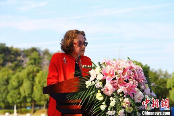 辛西娅·陈纳德桂林捐赠父亲文物:见证中美友谊 辛西娅·陈纳德桂林捐赠父亲文物:见证中美友谊