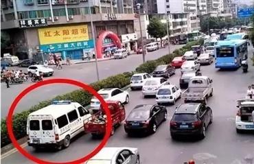 遇到特种车辆如何不做“憨憨”？正确做法一文看懂→