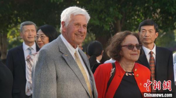 辛西娅·陈纳德桂林捐赠父亲文物:见证中美友谊 辛西娅·陈纳德桂林捐赠父亲文物:见证中美友谊