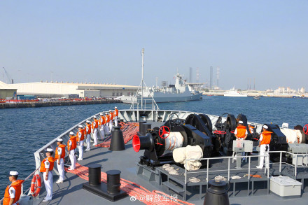 中国海军第44批护航编队抵达阿联酋访问