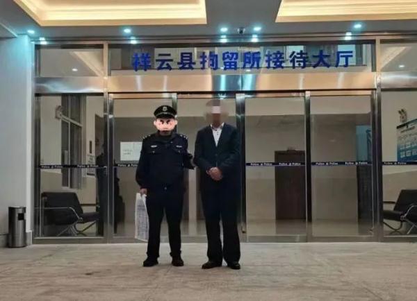 男子冒充警察“拍段子”？进去了