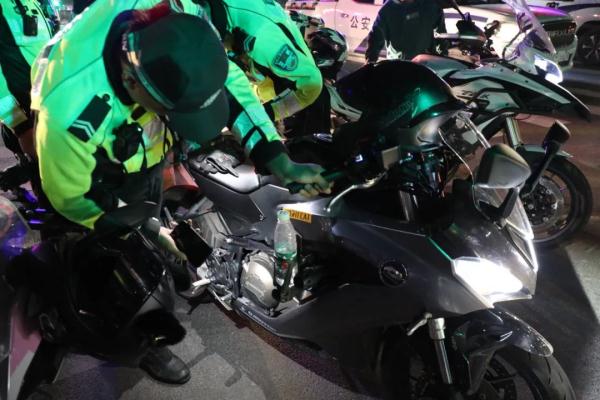 雷霆出击!周口交警持续开展“飙车炸街”专项整治行动 雷霆出击!周口交警持续开展“飙车炸街”专项整治行动