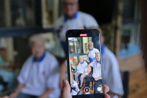 这个养老院的爷爷奶奶,为什么“圈粉”年轻人? 这个养老院的爷爷奶奶,为什么“圈粉”年轻人?