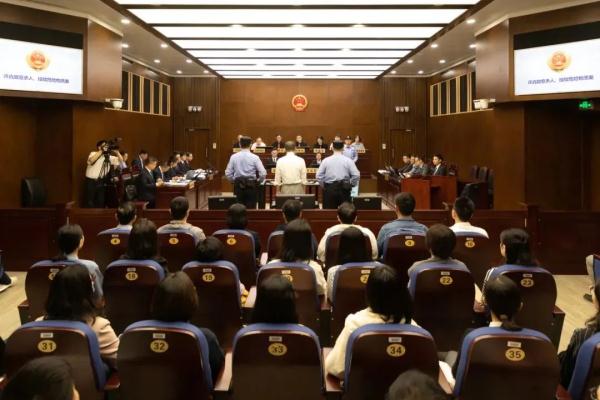 许垚投毒案，一审开庭