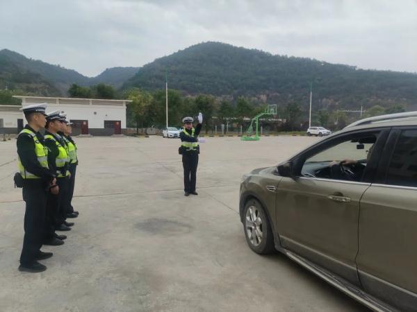 立足岗位铸精兵 实战训练锻铁军---庆阳市公安局交警支队持续组织开展大练兵活动