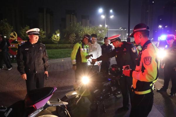 雷霆出击!周口交警持续开展“飙车炸街”专项整治行动 雷霆出击!周口交警持续开展“飙车炸街”专项整治行动