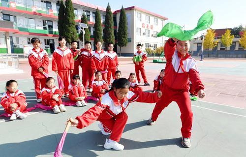 小学生连上茅厕的时分齐快没了！东说念主民日报驳倒：这10分钟不该解除！