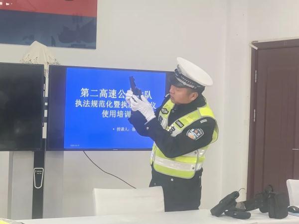 立足岗位铸精兵 实战训练锻铁军---庆阳市公安局交警支队持续组织开展大练兵活动
