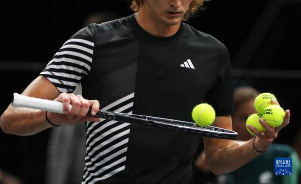 网球——巴黎大师赛:兹韦列夫晋级 网球——巴黎大师赛:兹韦列夫晋级