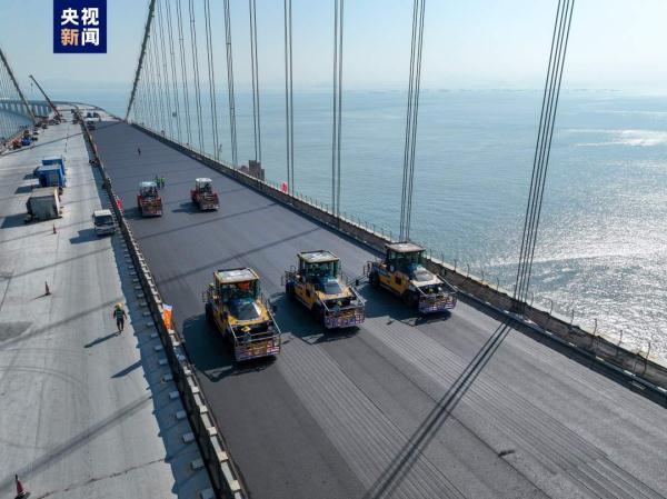 深中通道伶仃洋大桥开始钢桥面铺装