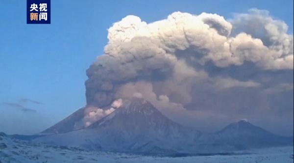 欧亚大陆最高活火山喷发附近学校停课