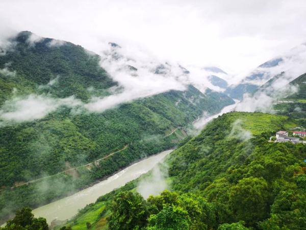 几代建设者,历经半个多世纪完成!这是一条怎样的公路? 几代建设者,历经半个多世纪完成!这是一条怎样的公路?