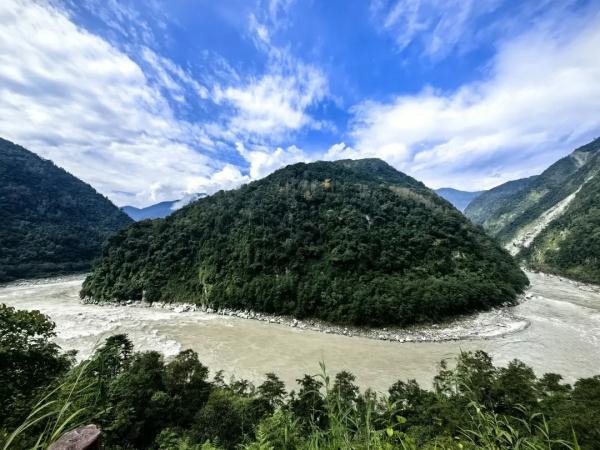 几代建设者,历经半个多世纪完成!这是一条怎样的公路? 几代建设者,历经半个多世纪完成!这是一条怎样的公路?