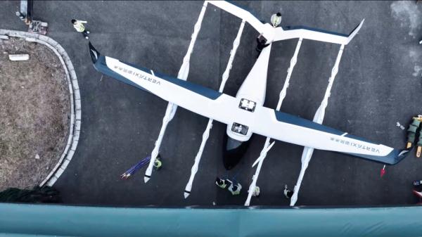 我国自主研发的2吨级eVTOL(电动垂直起降飞行器)M1首架机试飞成功! 我国自主研发的2吨级eVTOL(电动垂直起降飞行器)M1首架机试飞成功!