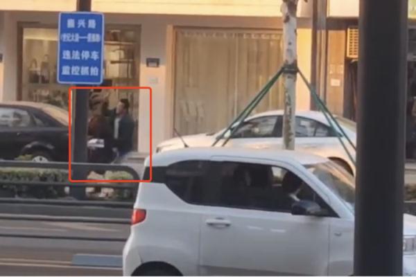 一女律师庭审后被人持械袭击！疑犯被控制！警方通报→