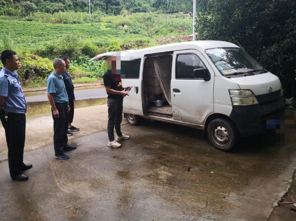 小货车违法装运柴油引发火灾！司机已逃逸