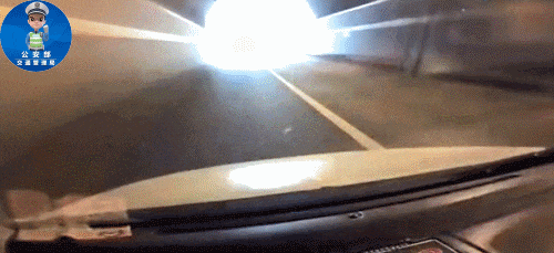 高速等车，太危险！
