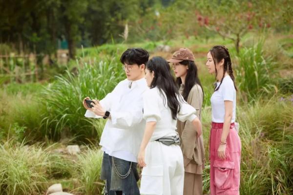 《我们的美好生活》举办乡村村民发布会，为改造民宿做深入调研