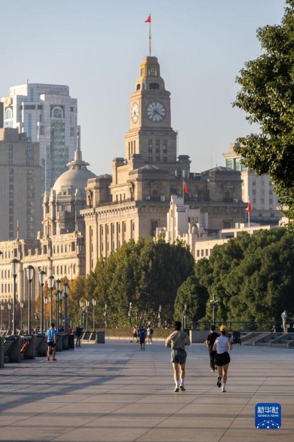 漫步申城 赴约进博