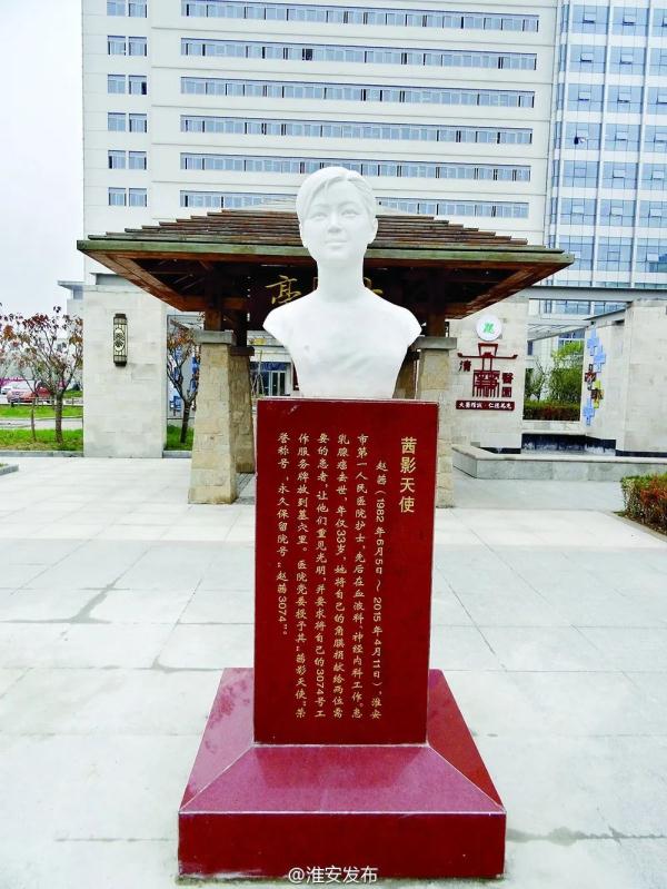 “‘陪’你8年,妈今天第二次退休了” “‘陪’你8年,妈今天第二次退休了”