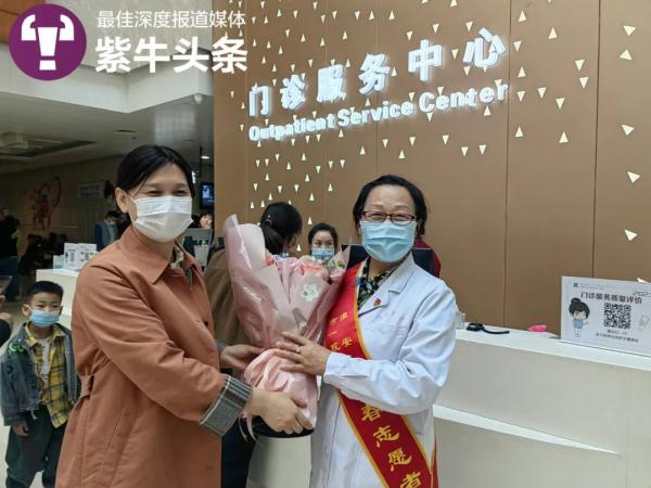 “‘陪’你8年,妈今天第二次退休了” “‘陪’你8年,妈今天第二次退休了”