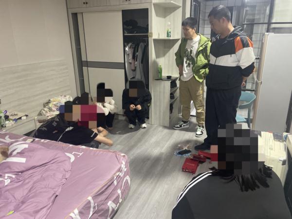拉车门盗窃10万!6人被抓,你的车门关好了吗? 拉车门盗窃10万!6人被抓,你的车门关好了吗?