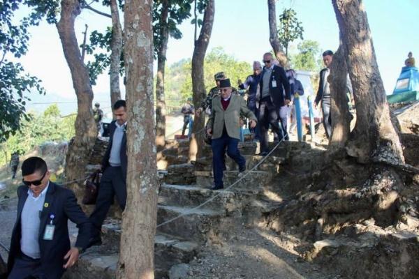 尼泊尔地震已致128人遇难 总理普拉昌达赶往灾区