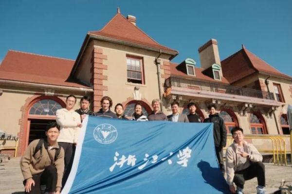 浙大学霸，站上美国这个领奖台！