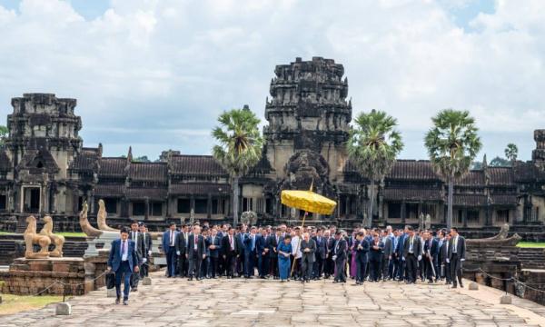 柬埔寨吴哥窟彩虹桥举行重启通行仪式