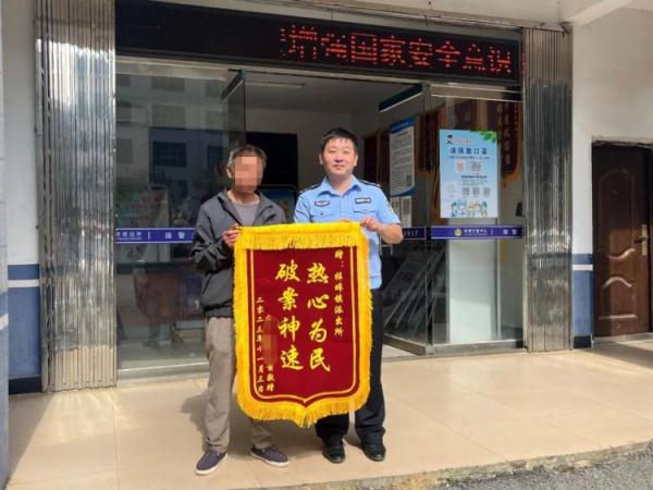 警惕!免费清洗金银首饰藏“猫腻” 警惕!免费清洗金银首饰藏“猫腻”