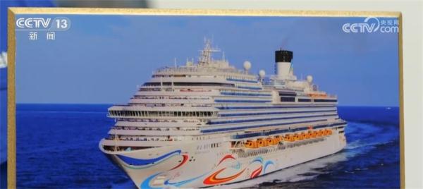 国产首艘大型邮轮交付 中国造船业提质升级驶出“新航迹” 国产首艘大型邮轮交付 中国造船业提质升级驶出“新航迹”