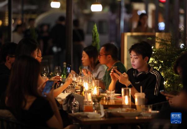 漫步申城 赴约进博