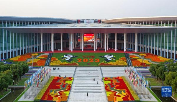 漫步申城 赴约进博