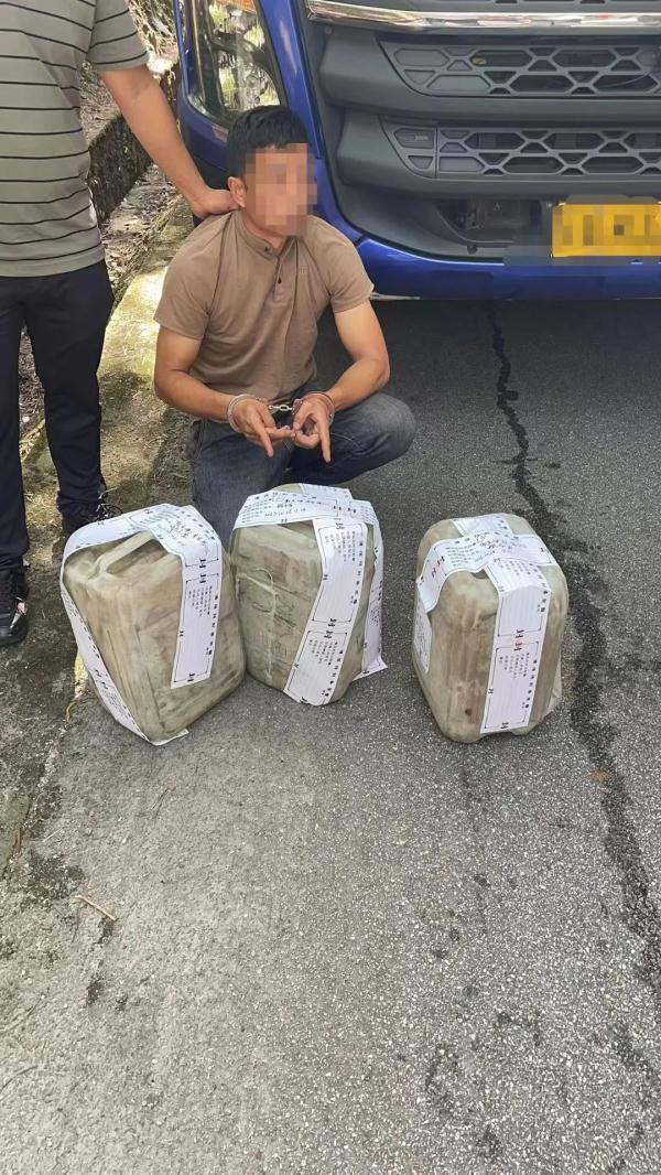 货车水箱油箱藏毒27364千克警方坚守5天破特大运输毒品案