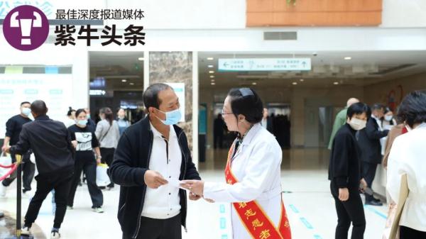 “‘陪’你8年,妈今天第二次退休了” “‘陪’你8年,妈今天第二次退休了”