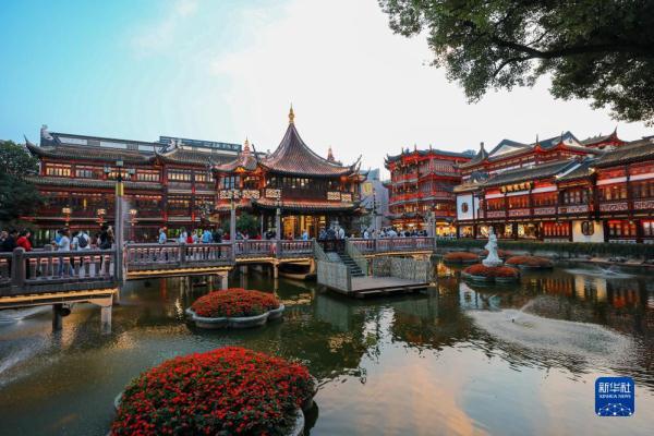 漫步申城 赴约进博