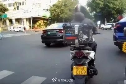 罚款1200元，扣40分！北京这位司机您在路上干啥呢？