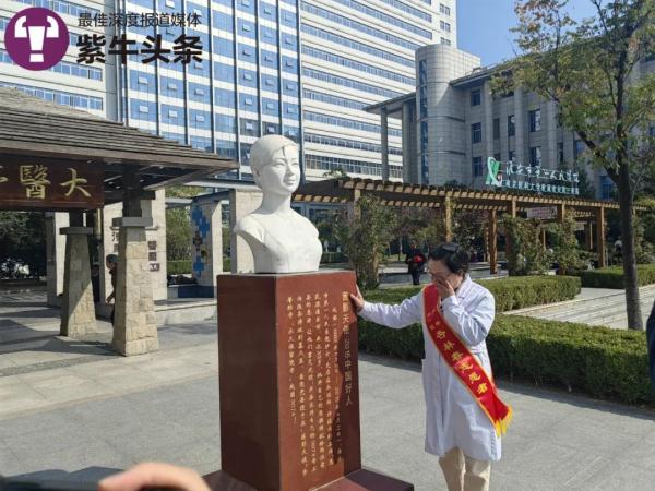 “‘陪’你8年,妈今天第二次退休了” “‘陪’你8年,妈今天第二次退休了”