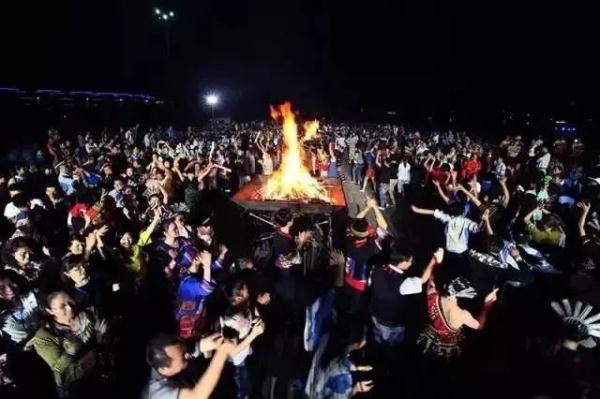 中国有个海南岛丨在海南,有一种节日叫“三月三” 中国有个海南岛丨在海南,有一种节日叫“三月三”