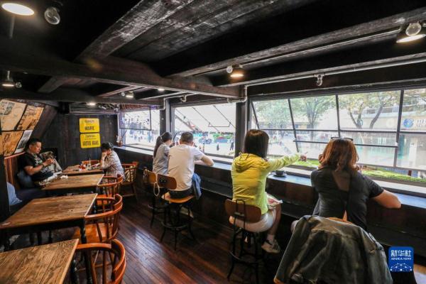 漫步申城 赴约进博