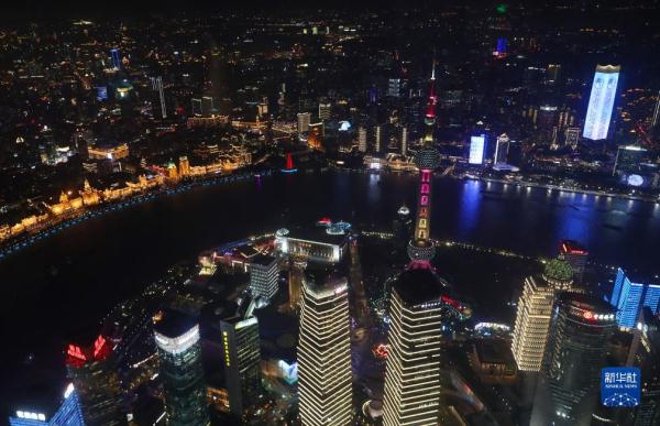 漫步申城 赴约进博